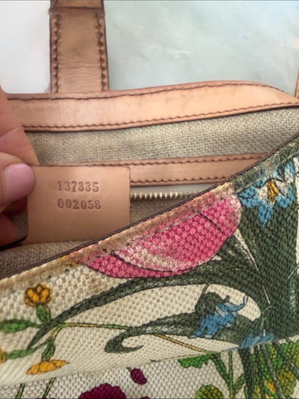 Vintage Gucci Floral Canvas Shoulder Bag with Tan Leather Trim - Picture 10 of 11